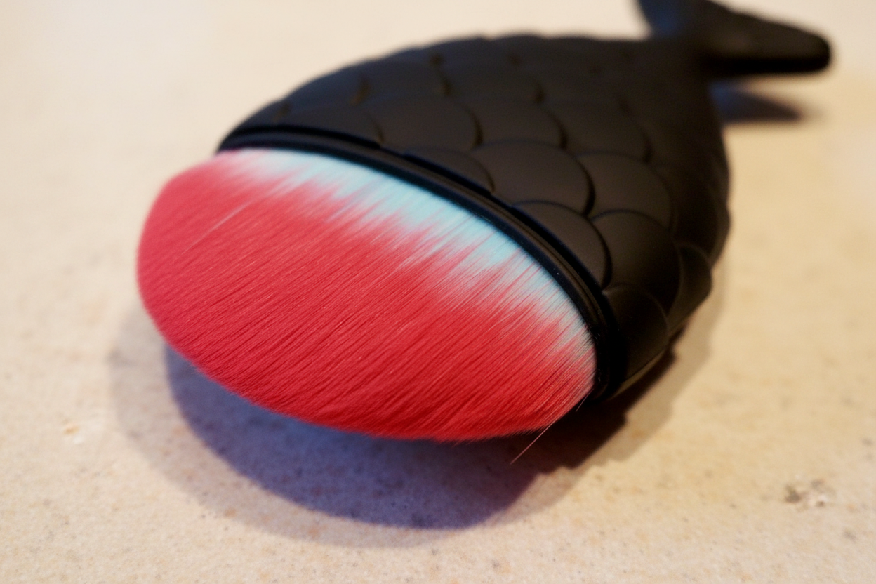 Blending Fishtail Brush - Bristle Close-up